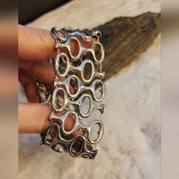 2/$15 - Silver statement bracelet - Picture 3 of 4